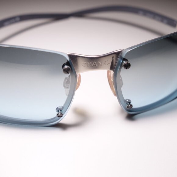 Vtg Chanel Blue Gradient Rimless Lens w/ Silver Metal & CC Logo Arm Sunglasses - Picture 3 of 16